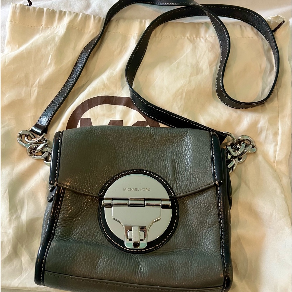 Micheal Kors Gray Crossbody
